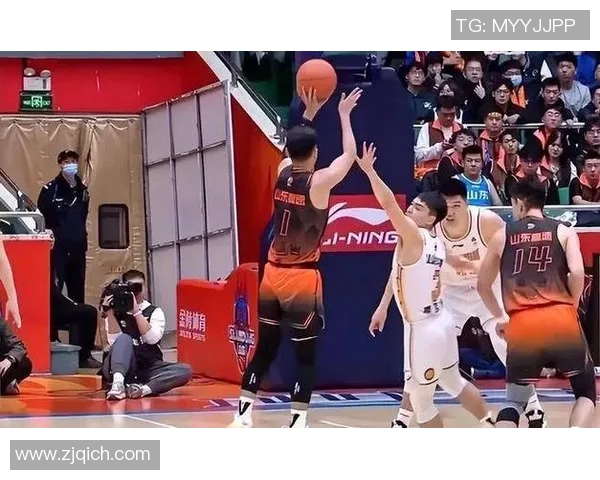 2013赛季CBA精彩对决山东队与北京队的巅峰对抗回顾 2013赛季CBA精彩对决山东队与北京队的巅峰对抗回顾