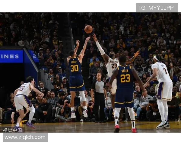 2017年勇士与活塞精彩对决回顾赛场瞬间与球员表现分析